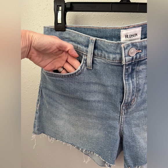 New Hudson Jeans Gracie Mid-Rise Cut Off Short Size 28 - Picture 6 of 9